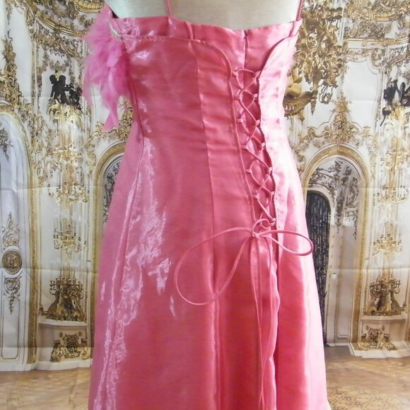 Robe de Bal ou demoiselle d’honneur rose avec plumes Taille 2 - Picture 3 of 3